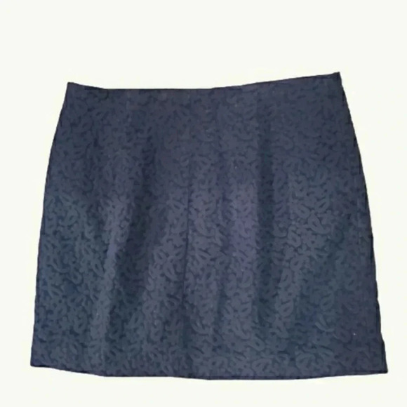 NWOT Club Monaco navy lace overlay tapestry mini skirt Size 2 - Picture 2 of 5